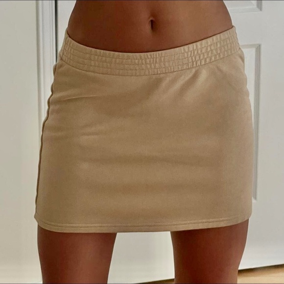 TNA | S Perfect Airy Mini Skirt Camel - Picture 1 of 5